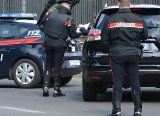 Tenta di investire l’ex marito a Piombino. Arrestata Carabinieri