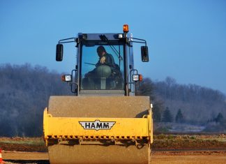 Operaio perde la vita sul lavoro a Cerreto Guidi schiacciasassi