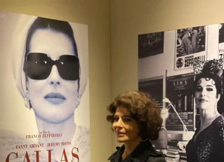 Fanny Ardant agli Uffizi. L’attrice francese tra i capolavori di Raffaello, Leonardo, Botticelli, Michelangelo