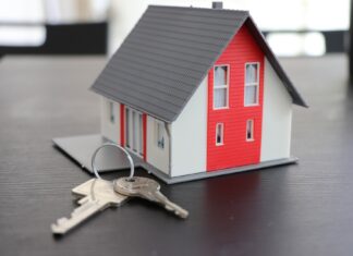 Pisa consegna a dieci famiglie le chiavi delle case popolari. Per loro un Natale più sereno casa