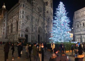 Firenze, il sindaco dopo lo stop alle feste di Capodanno proroga al 9 gennaio l’annullamento di ogni evento natale duomo di Firenze