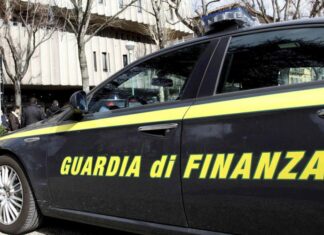 Operazione della Guardia di Finanza in undici club di calcio italiani, richiesta di consegna di documenti anche alla Fiorentina