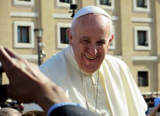 Lettere e disegni dei bambini per Papa Francesco a Firenze il 27 febbraio 2022