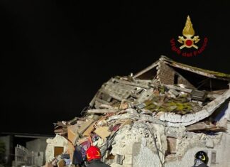 Crollo di una palazzina a Pieve a Nievole, non risulterebbero dispersi, si cerca tra le macerie pieve a nievole crollo