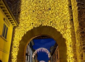 Natale a Prato per vivere tantissimi eventi. Ruota panoramica, mercatini, vetrine per gli artisti, cinema per i bambini e cori gospel