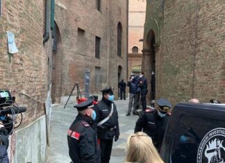 Morte di David Rossi, sopralluogo di carabinieri Ris e commissione parlamentare nella sede Mps di Siena. Il fratello: “Si indaghi per omicidio” carabinieri siena