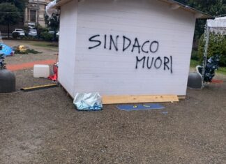 ‘Sindaco muori’, la scritta rivolta al primo cittadino di Montecatini. “Nessuna minaccia può fermarmi” vandalismo