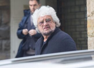 Beppe Grillo indagato con l’armatore Vincenzo Onorato per contratti pubblicitari con la compagnia di navigazione Moby Beppe Grillo