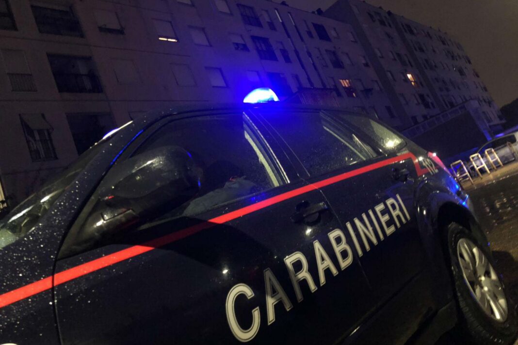 Dopo aver ucciso il padre, il figlio ha chiamato i carabinieri