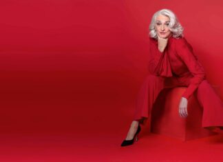 Drusilla Foer ‘Eleganzissima’. A Follonica il recital della co-conduttrice del Festival di Sanremo targato Amadeus Drusilla Foer