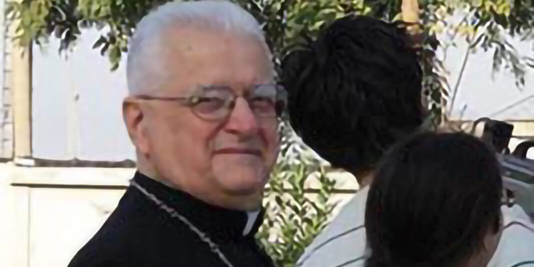 vescovo Gastone Simoni