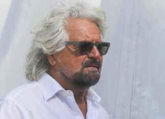 Beppe Grillo a processo a Livorno per l’aggressione denunciata da un giornalista tv Beppe Grillo