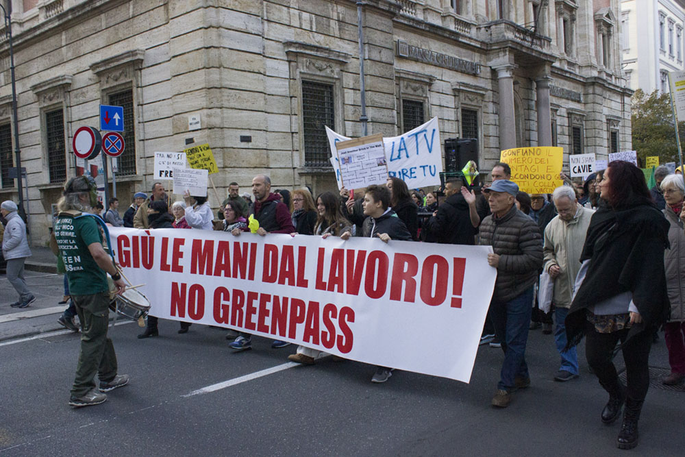 manifestazione no green pass Livorno