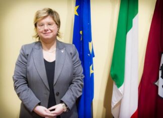 Arezzo, volantino contro la vicesindaco “Stesso linguaggio intimidatorio usato contro chi è dalla parte dei vaccini” Lucia Tanti