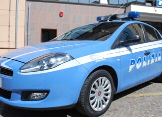 Firenze, aggredirono gli agenti, daspo per due giovani con divieto di ingresso nei locali polizia di stato