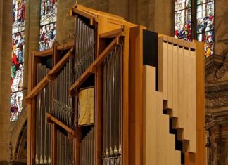 Il vescovo Fontana dona l’organo della Cattedrale di Arezzo al Santuario del Carmine di Anghiari Cattedrale di Arezzo