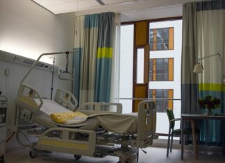 Usl Toscana Nord Ovest, nuove assunzioni: ‘Risposte concrete in un momento di difficoltà’ Sala degenza Ospedale