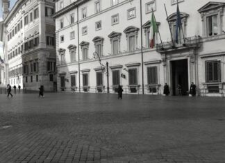 Draghi firma il Dpcm. Senza green pass niente ritiro della pensione e al supermercato solo per beni essenziali Palazzo Chigi