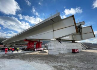 Ponte di Albiano sul Magra nel territorio di Aulla, varata la campata centrale dopo il crollo, è lunga 102 metri Ponte Albiano