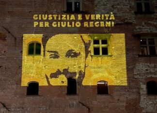 Sei anni senza Giulio Regeni, Prato si illumina di giallo in nome di verità e giustizia Palazzo Pretorio Prato Giulio Regeni