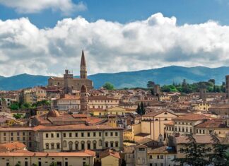 Arezzo, vola il turismo. Impennata di presenze del 66% dopo il crollo Covid 2020 Arezzo