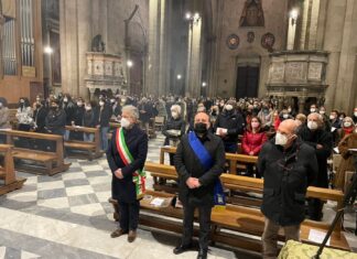 Arezzo per la pace, cattedrale gremita per la veglia di preghiera Arezzo manifestazione pace