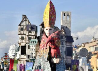 Carnevale di Viareggio al via. Achille Lauro, Bebe Vio e Vasco Rossi diventano carri Carnevale Viareggio