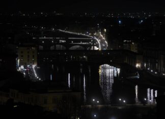 Caro bollette, il buio nei Comuni toscani. I sindaci: “Chiediamo aiuto concreto al Governo” caro vita