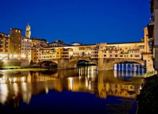 Caro bollette, i Comuni toscani giovedì 10 febbraio spengono le luci Ponte Vecchio Firenze luci