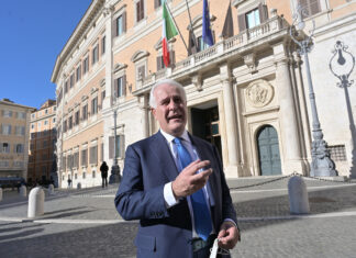 Green pass, Giani: “Se i contagi continuano a calare se ne potrà fare a meno”