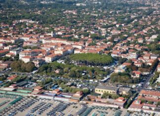 In Toscana turisti al mare. Vanno forte costa Maremma, Elba, Versilia