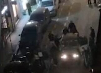 Livorno, disordini movida. Il sindaco: “Comportamento intollerabile, urge intervento straordinario” Livorno disordini via Roma