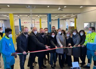 Firenze, al Mercato delle Opportunità frutta e verdura per chi è in difficoltà Mercato delle Opportunità