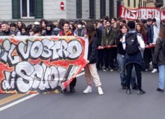 Firenze, Pisa e Livorno, la protesta degli studenti toscani nelle piazze