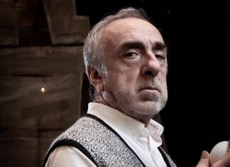 Silvio Orlando sotto i riflettori del Teatro Excelsior di Empoli