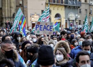 Ucraina, la Toscana accoglie i profughi. Saranno ospitati negli ex hotel sanitari Firenze manifestazione pace