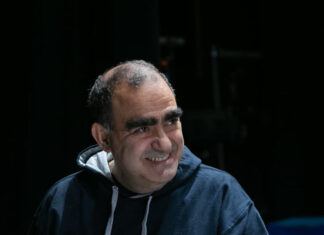 Rosignano, al Teatro Solvay Elio canta e recita Enzo Jannacci Elio e le Storie Tese