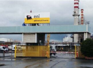Livorno, Eni propone un rilancio con la riconversione a bioraffineria eni Livorno