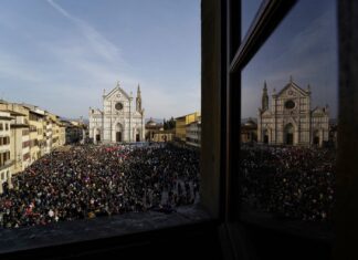 Firenze, ventimila per la pace. Zelensky: “L’Europa deve aiutarci. Ricordatevi i bambini uccisi” Firenze Eurocities