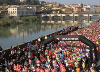 “Russi e ucraini correte insieme per la pace”. Bufera sulla Half Marathon di Firenze maratona Firenze