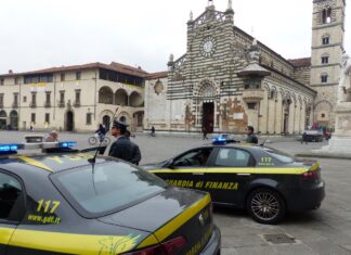 Tessuto di contrabbando dalla Cina a Prato, sequestro per 12 milioni Guardia di Finanza Prato