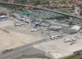 Armi in volo da Pisa in Ucraina, la Difesa: “Sostegno militare deliberato dal Parlamento” aereoporto Pisa