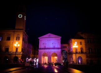 Giornata del fiocchetto lilla per i disturbi alimentari, i Comuni toscani si illuminano