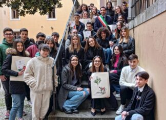 Pistoia, il sindaco regala la Costituzione ai neo diciottenni Pistoia istituto Tomasi