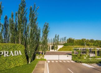 Arezzo, Prada sospende l’attività nei suoi negozi in Russia Prada