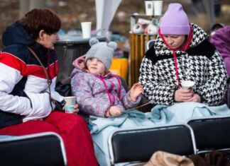 Firenze, arrivati i primi profughi di guerra ucraini. Sono mamme e bambini profughi Ucraina