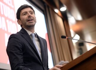 Speranza a Firenze: “Addio al green pass dopo il 31 marzo? Dobbiamo valutare” Speranza