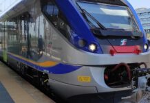 Lavori “improcrastinabili” e autobus insufficienti: tre giorni di blocco totale per la ferrovia Firenze-Pisa treni regionalio toscana