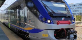 Lavori “improcrastinabili” e autobus insufficienti: tre giorni di blocco totale per la ferrovia Firenze-Pisa treni regionalio toscana