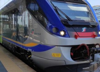 Stazioni toscane in tilt. Attacco “riconducibile a crew criminale di hacker russi” treni regionalio toscana